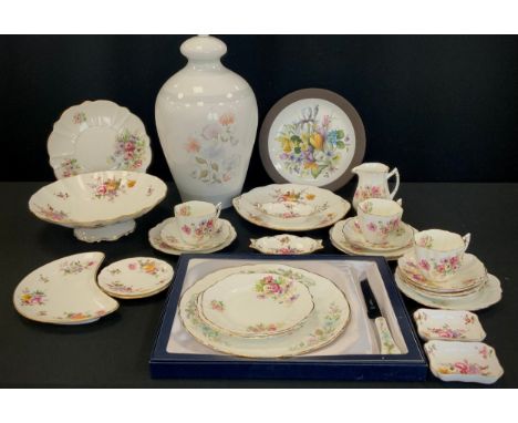 Ceramics - Royal Crown Derby, posies, pedestal fruit bowl, plate, trinket dishes etc,  Denby table lamp base, etc 