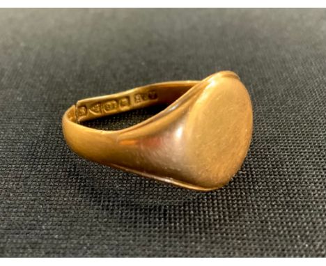 An 18ct gold signet ring, cut, 5.8g 