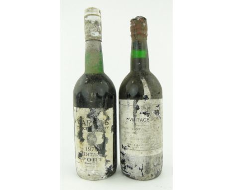 1970 Warres Vintage Port - 4 bottles,
1970 Croft Vintage Port - 2 bottles, 1970 Fonseca Vintage Port - 4 bottles. (10)