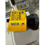 SICK Sensor, 24 V, Model 30B-2011DA, S/N 1422 0098