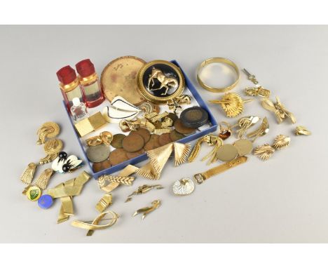 A Collection of Vintage Jewellery and Accessories to include Vintage Kigu Powder Compact with Black and Gilt Horse Decoration