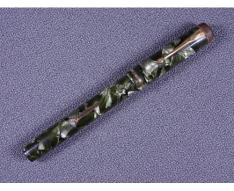 CONWAY STEWART - Vintage late 1930s green marble Conway Stewart No 286 fountain pen with gold trim and 14ct gold Conway Stewa