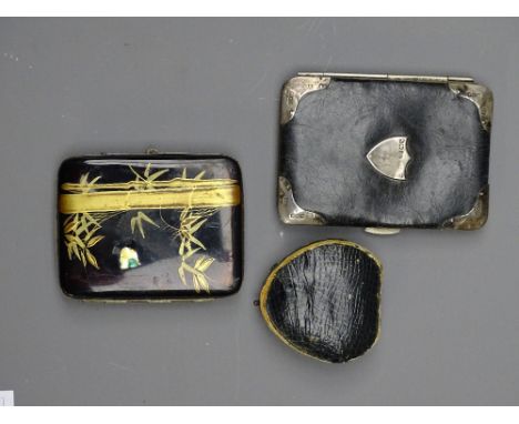 EDWARDIAN SILVER AND LEATHER LADIES PURSE with inner compartments 1906 Birmingham , H Samuel ltd. Also a lacquerware cigarett