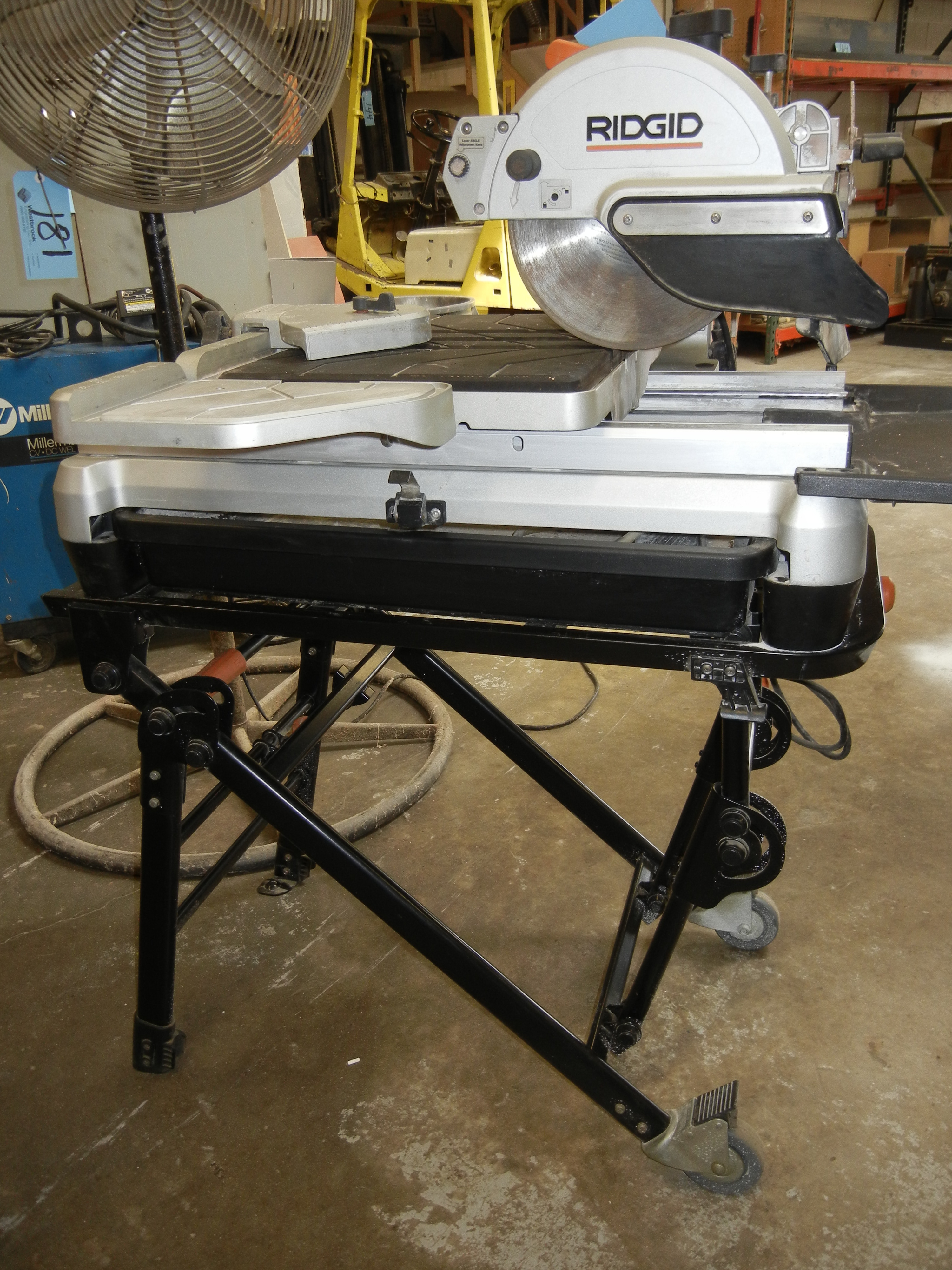 Ridgid Model WTS2000L; 10" Tile Saw; S/n F8003787; with Cart