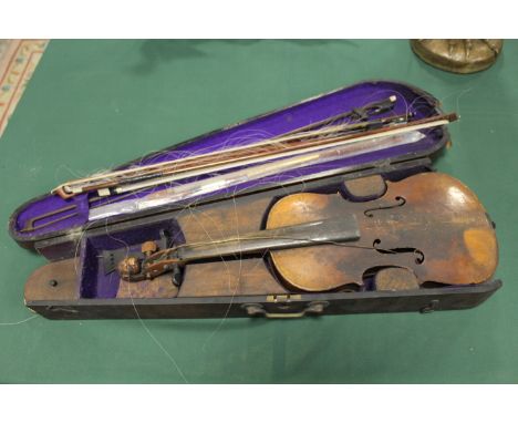 AN ANTIQUE VIOLIN IN CASE, the violin with one piece back and carved scroll, with an assortment of five bows, violin overall 