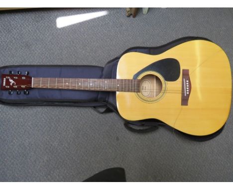 A YAMAHA F310 ACOUSTIC GUITAR AND CARRY BAG 