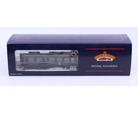 Bachmann: A boxed Bachmann, OO Gauge, Class 108 DMU 2 Car BR Green with Speed Whiskers, Reference 32-900. Original box, gener