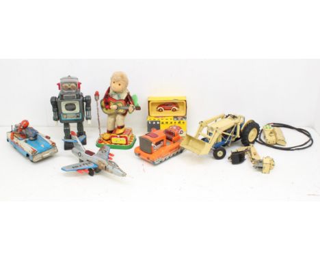 Tinplate: A collection of assorted unboxed tinplate items to include: Alps Television Spaceman Robot (battery box clean, miss