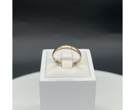 9ct yellow gold D shaped wedding band,
size S,
2.2 grams in weight