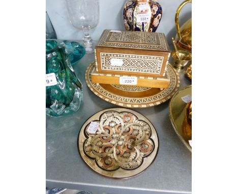 A MIDDLE EASTERN BONE INLAID TEAK CIGARETTE DISPENSING BOX, A SIMILAR PLATE AND ONE SMALL DECORATED COPPER DISH (4) 