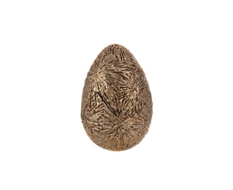 STUART DEVLIN SILVER GILT SURPRISE EGG, London 1971, with textured exterior, the hinged cover opening to reveal an interior s