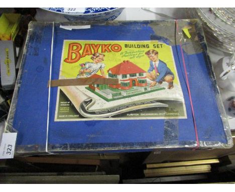 A boxed Bayko building set.&nbsp;