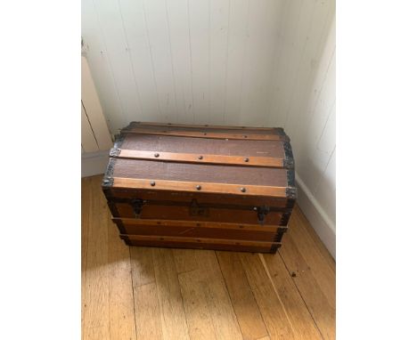 Decorative Steamer Trunk With Dome Top Wood And Metal Steam Trunk 77 x 53cm