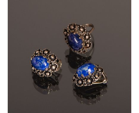 2-teiliges Set von Trachtenschmuck 935 Silber, bestehend aus: 1x Paar Ohrclips, 1x Ring,je besetzt m. Lapislazuli-Cabochon, j