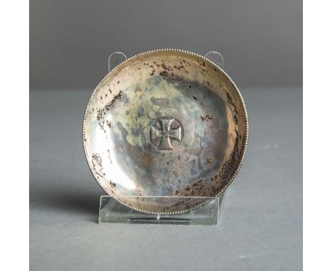 Kleine flache Schale 800 Silber (1. WK), im Fond "EK - 1914", rs. bez. "Palmsonntag, März1915 - H. K.", seitl. gepunzt: Halbm