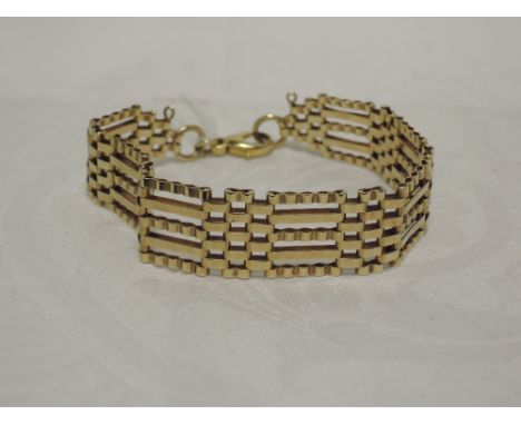 A 9ct gold five bar decorative gate bracelet,  approx 18.9g