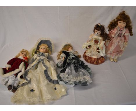 4 dolls and a lamp in the shape of a doll