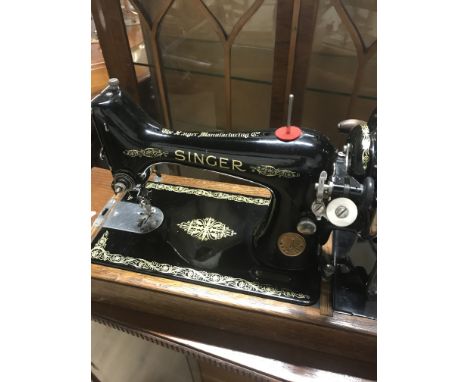 MANUAL SINGER SEWING MACHINE