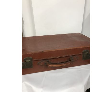 VINTAGE LEATHER SUITCASE