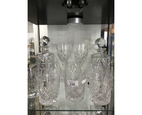 1 SHELF OF CRYSTAL GLASS