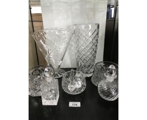 1 SHELF OF CRYSTAL GLASS