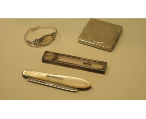 A silver bladed mother of pearl folding fruit knife, 15cm extended; together with a French silver pill box; a silver purse mi