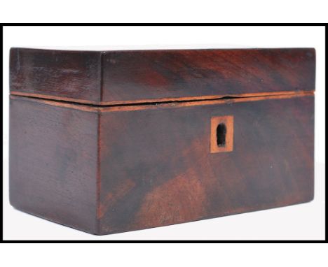 An early 19th century Georgian rosewood miniature apprentice / salesman sample piece tea caddy. The hinged lid opening to rev