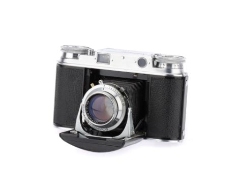 A Voigtlander Vito III 35mm Rangefinder Camera, chrome, body G-VG, shutter working, rangefinder patch is bright & clear, with