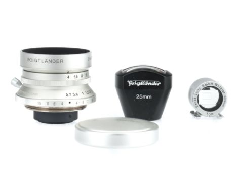 A Voigtlander Snapshot-Skopar f/4 25mm MC Lens Leica screw mount, chrome, serial no. 9940253, body E, elements E, with Voigtl