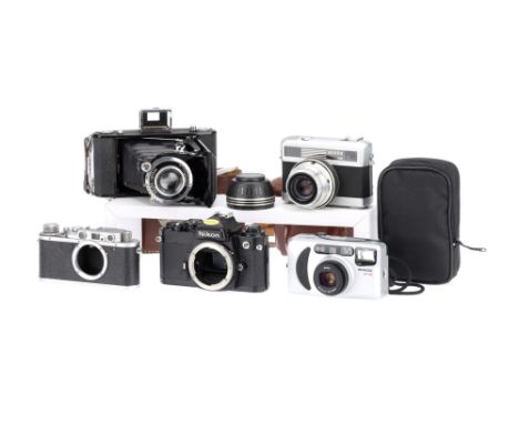 Five Film Cameras comprising a Zeiss Ikon Nettar 515/2 with a Carl Zeiss Jena Tessar f/4.5 10.5cm lens, a sham or replica Lei