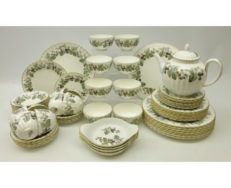 Royal Worcester 'Lavinia' pattern dinner & tea service for eight persons    Condition Report   Click here for further images,