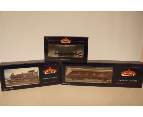 Bachmann engine &amp; 2 carriages 