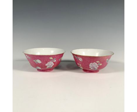 19th century ruby-ground famille-rose bowls with slight flared rim. Decorated with colorful flowers, gilt border. Red mark to