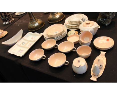 Quantity of Poole dinner and tea ware