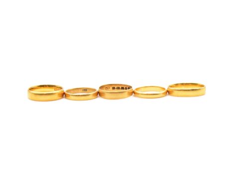 Five 22 carat yellow gold wedding bands, all plain polished half D shape, one 4.8mm wide, ring size N, Birmingham 1915; 3.2mm