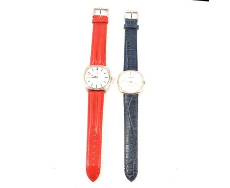 Bulova - two gentlemens' wristwatches, a Longchamp gentleman's wristwatch, 29mm silver-coloured circular baton dial in a 32mm