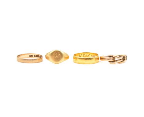 Four gold rings, a 22 carat yellow gold wedding band, 5mm wide plain polished half D shape ring size O, Birmingham 1979, 4,3g