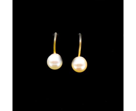 A cultured pearl necklace, earscrews, turquoise ring and coral memorial brooch, a cultured pearl necklace, eighty-one pearls 