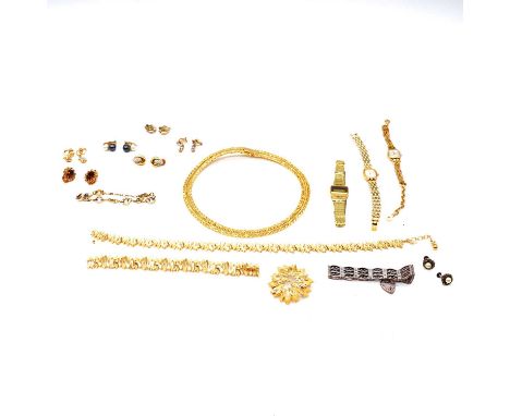 A Trifari suite of jewellery, matching gilt metal necklace, bracelet and circular brooch with a polished and stippled finish,