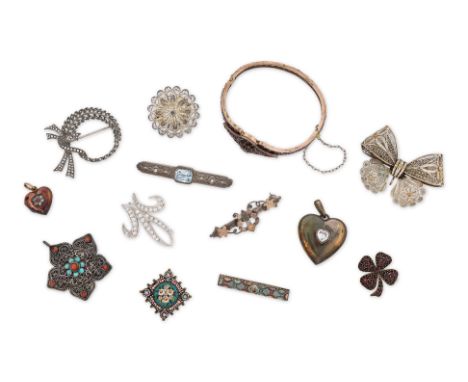 AN ASSORTMENT OF SILVER JEWELLERY AND ACCESSORIES
Including an continental Art Deco blue topaz bar brooch in 935 silver, a hi