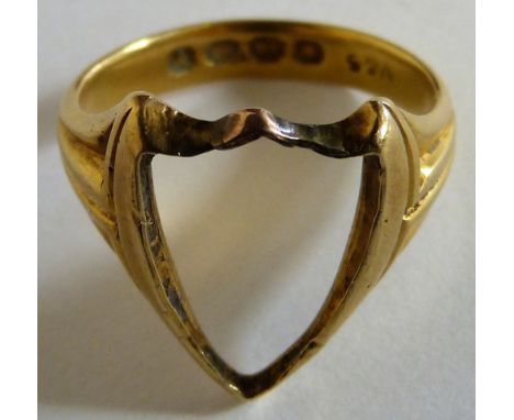 An 18ct gold signet ring mount, 6gms