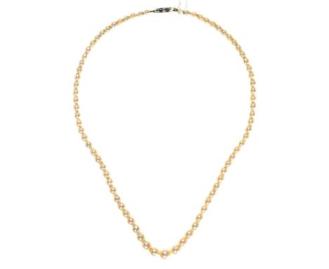 A CULTURED PEARL NECKLACE WITH DIAMOND SET CYLINDRICAL GOLD AND BLUE ENAMEL CLASP, PEARLS 2.5 - 6MM, APPROXIMATELY 43.5CM, 18
