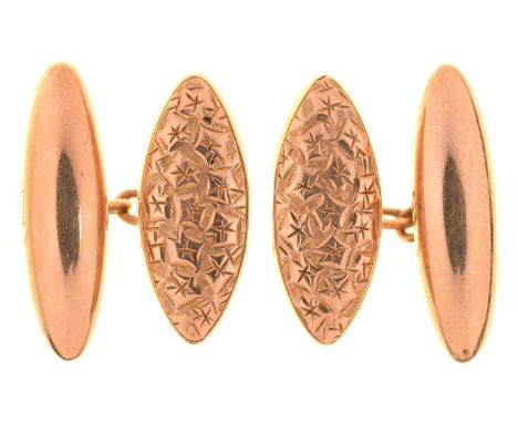 A PAIR OF VICTORIAN 9CT GOLD SHUTTLE SHAPED CUFFLINKS, BIRMINGHAM 1895, 5.4G  Good condition, no  repair, light wear scratche
