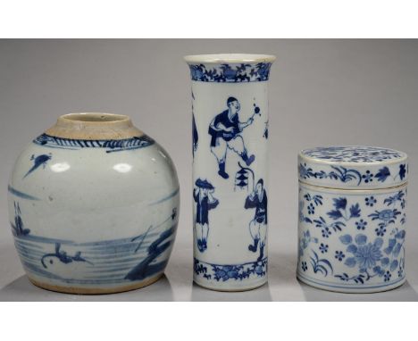 A CHINESE CYLINDRICAL BLUE AND WHITE BOX AND COVER, PAINTED WITH BIRDS, INSECTS AND FOLIAGE, 12CM H, LATE 19TH / EARLY 20TH C