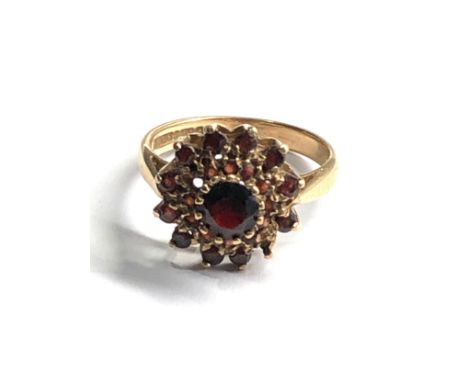 9ct gold garnet ring weight 3.6g 