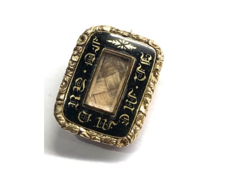 Gold antique black enamel inscribed mourning brooch (4.2g) 
