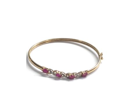 9ct gold vintage ruby &amp; diamond  bangle (4g) 