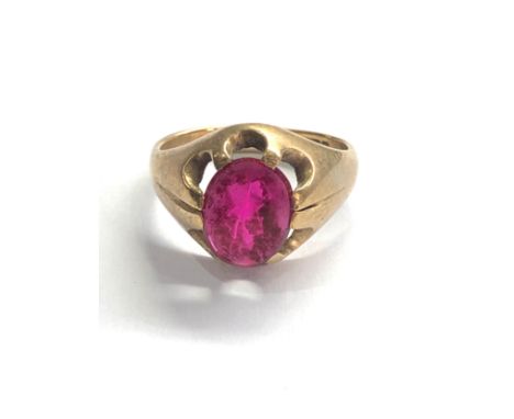 9ct gold synthetic ruby cocktail ring (4.6g) 