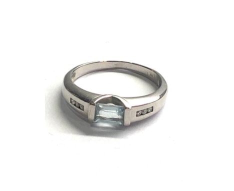 9ct white gold topaz &amp; diamond dress ring (2.9g) 