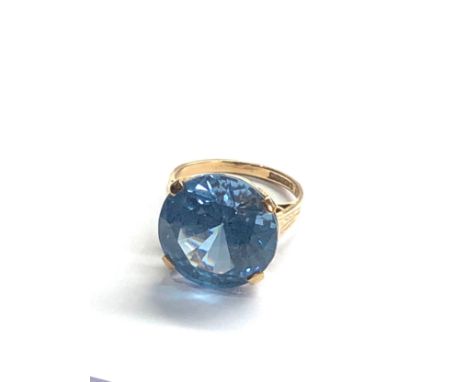 9ct gold vintage synthetic spinel cocktail ring (5.2g) 